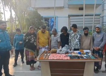গাজীপুরের কাশিমপুরে যৌথবাহিনীর অভিযানে ‘মাদক সম্রাজ্ঞী আঁখি’সহ ৮ জন আটক
