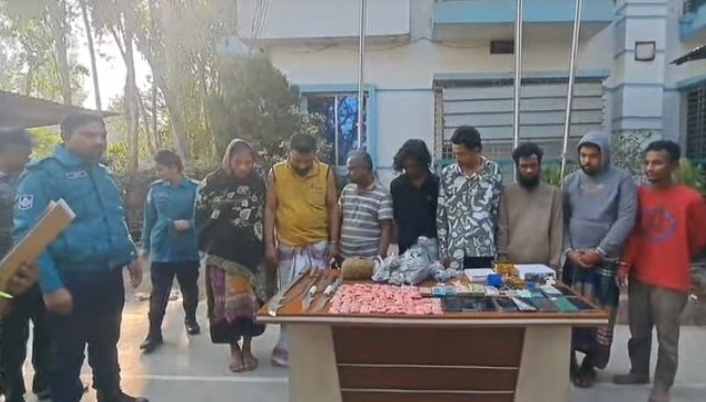 গাজীপুরের কাশিমপুরে যৌথবাহিনীর অভিযানে ‘মাদক সম্রাজ্ঞী আঁখি’সহ ৮ জন আটক