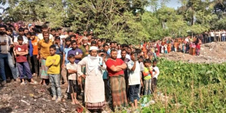 চুয়াডাঙ্গার দামুড়হুদায় ডোবা থেকে অবসরপ্রাপ্ত অফিস সহায়কের লা শ উদ্ধার