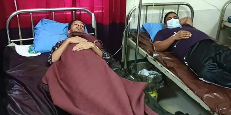 গাজীপুরে কারখানার পানি পানে অসুস্থ তিন শতাধিক শ্রমিক