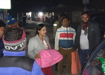 শীতার্ত মানুষের পাশে আলমডাঙ্গা পৌর প্রশাসন