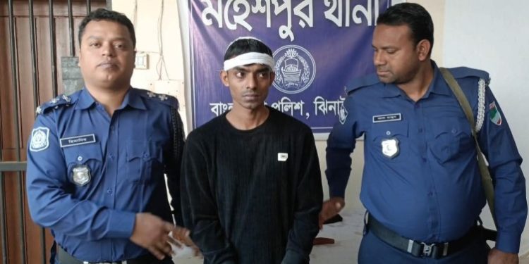 ঝিনাইদহে পুলিশের পোশাক পরে গভীর রাতে অস্ত্রের ভয় দেখিয়ে মালামাল লুট, আটক ১