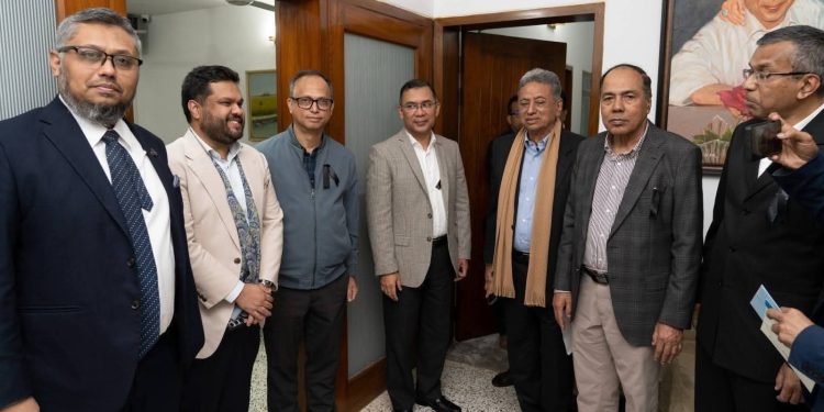 চুয়াডাঙ্গা-২ আসনের বিএনপির এমপি প্রার্থী মাহমুদুল হাসান খান বাবুর নেতৃত্বে তারেক রহমানের সঙ্গে মতবিনিময়