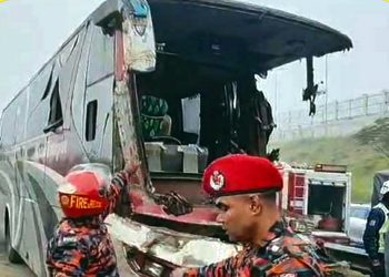 এক্সপ্রেসওয়েতে মৃত্যুফাঁদ থেমে থাকা ট্রাকে পূর্বাশা পরিবহনের বাসের ধাক্কা নিহত ১, আহত অন্তত ২০