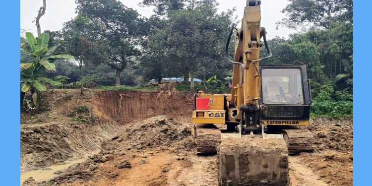 কাপাসিয়ায় মাটি খেকোদের তাণ্ডব; প্রশাসনের অভিযানকে বৃদ্ধাঙ্গুলি