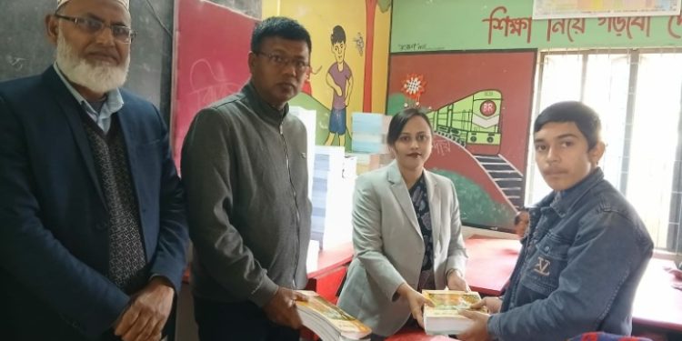 রাষ্ট্রীয় শোকের মধ্যেও বই উৎসব আলমডাঙ্গায় শতভাগ শিক্ষার্থীর হাতে পৌঁছাল ২০২৬ সালের বিনামূল্যের পাঠ্যবই