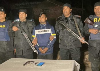 যৌথবাহিনীর অভিযানে বিদেশি পিস্তল, ম্যাগাজিন ও গুলিসহ সন্ত্রাসী আকাশ গ্রেপ্তার