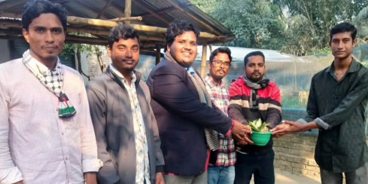 আলমডাঙ্গায় ঢাবিতে চান্সপ্রাপ্ত শিক্ষার্থীকে এসএমজে ওয়েলফেয়ার ফাউন্ডেশনের শুভেচ্ছা