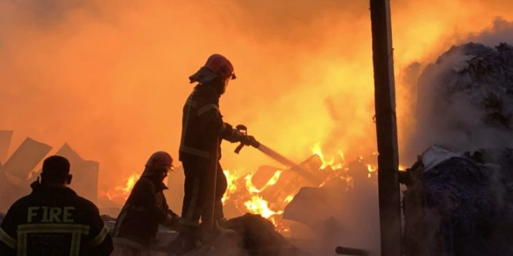 গাজীপুরে ঝুট গোডাউনে ভয়াবহ আগুন, নিয়ন্ত্রণে ৬ টি ইউনিট