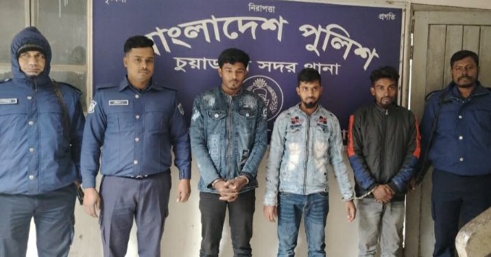 চুয়াডাঙ্গায় পুলিশের চেকপোস্টে অশালীন ভাষা ও হুমকি তিন যুবক আটক