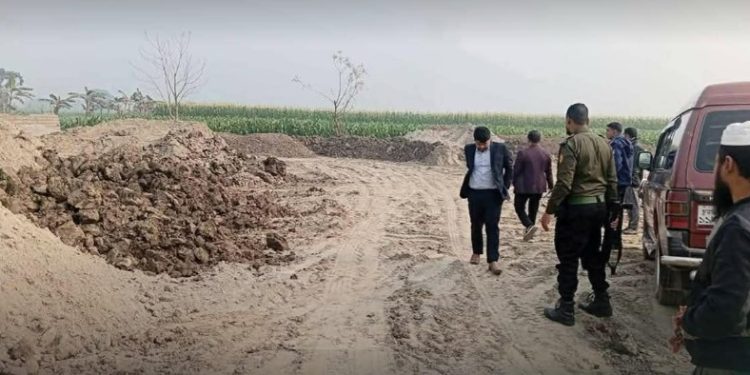 চুয়াডাঙ্গার দামুড়হুদায় তিন ফসলি জমির মাটি কাটায় জমির মালিককে অর্থদণ্ড ইটভাটার ম্যানেজারকে এক মাসের কারাদণ্ড