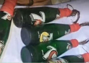 নাটোরে মহাসড়ক থেকে ককটেল ও পেট্টোল বোমা উদ্ধার