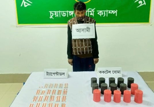 চুয়াডাঙ্গায় যৌথ অভিযানে ককটেল বোমা ও মাদক উদ্ধার, গ্রেফতার নূরনগরের এরিন বাদশা