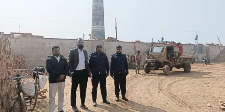 আলমডাঙ্গায় অবৈধ ইটভাটায় ভ্রাম্যমাণ আদালতের অভিযান