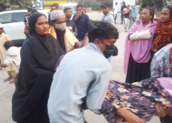 টঙ্গীতে হঠাৎ খিঁচুনি উঠে অসুস্থ অর্ধশতাধিক শ্রমিক