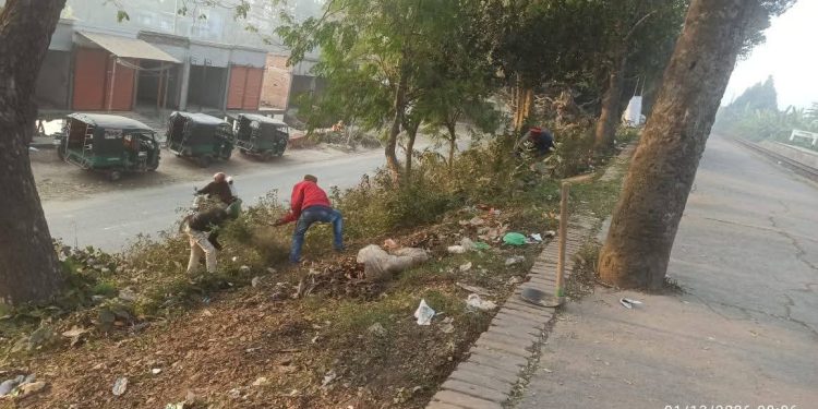 আলমডাঙ্গা শহরে পরিচ্ছন্নতা কর্মসূচি পরিচ্ছন্ন নগরের প্রত্যয়ে প্রশাসনের উদ্যোগ